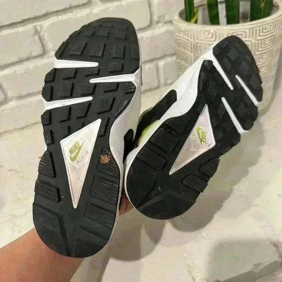 NIKE Air Huarache Run "Magenta 2021" sneakers women’s 6 - Picture 6 of 8